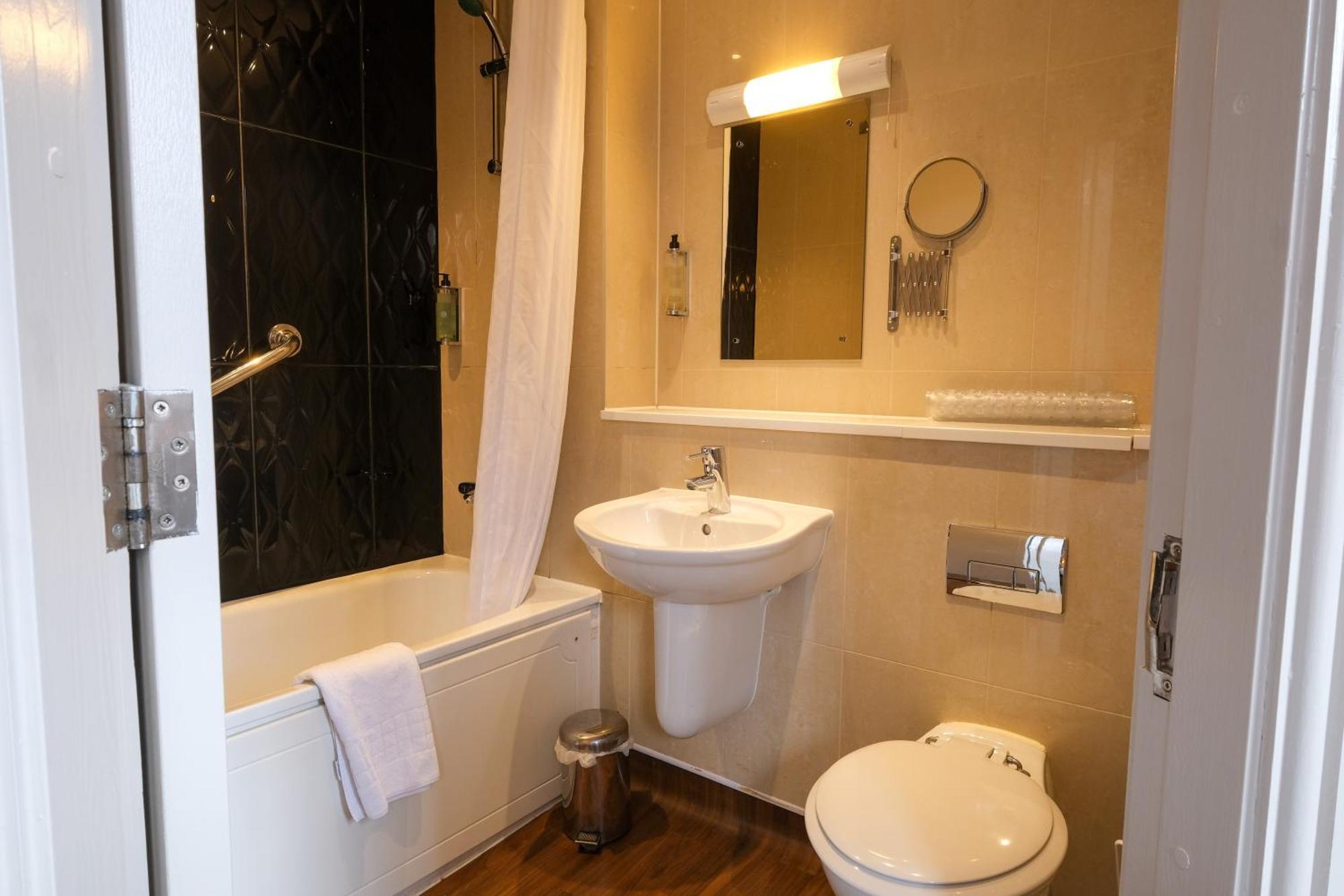 The Unicorn Hotel Wetherspoon Ρίπον Εξωτερικό φωτογραφία